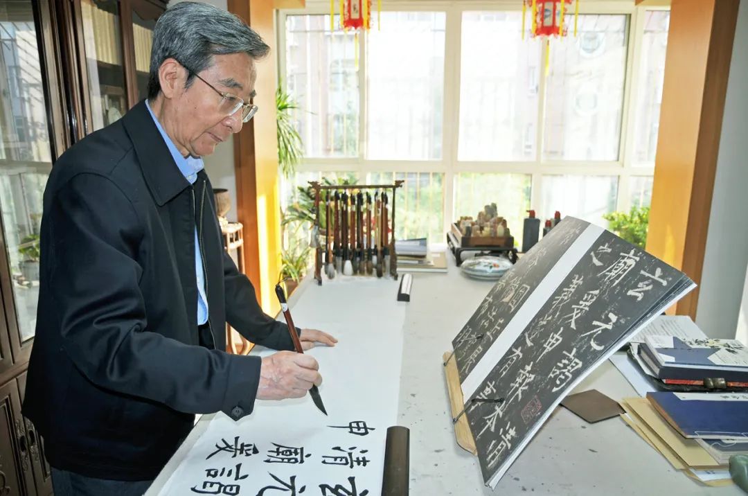 旭宇.中国书法家协会顾问/终身成就奖获得者｜作品定制插图1中国题字网