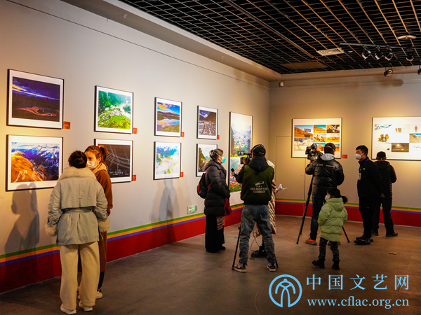 第十五届西藏珠穆朗玛摄影大展开幕缩略图题字网