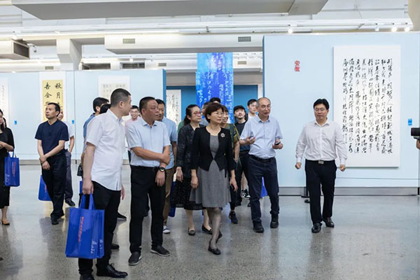 “大美长江翰墨情”长江流域百名书法名家邀请展在南京开幕插图中国题字网