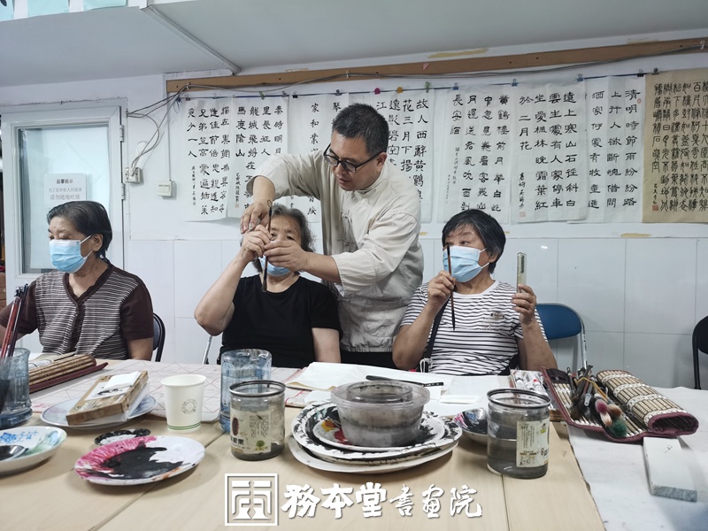 务本堂书画院受托为社区举办“花开富贵 国画牡丹”国画培训课程插图3中国题字网