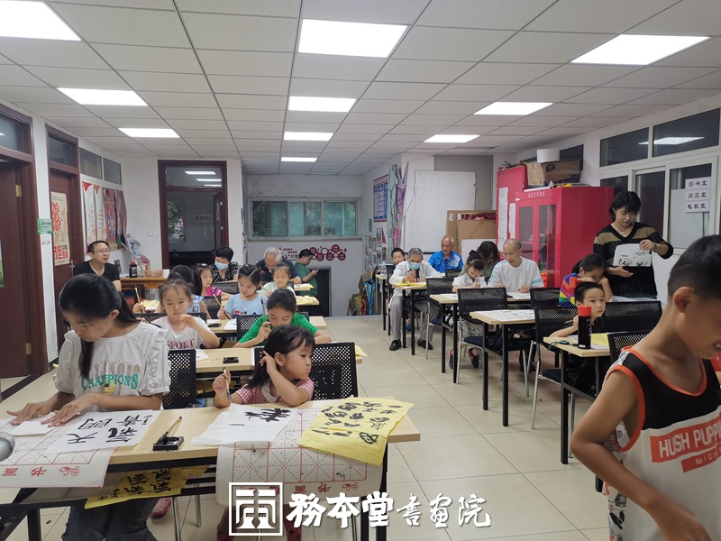 务本堂书画院联合卫生部社区举办书法培训插图2中国题字网
