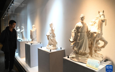 “素白凝光——德化白瓷艺术传承展”在福州开幕缩略图中国题字网