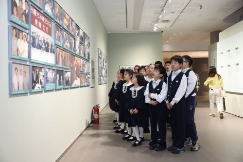 “纪念黄胄先生诞辰一百周年大型回顾展”在炎黄艺术馆盛大开幕插图17中国题字网