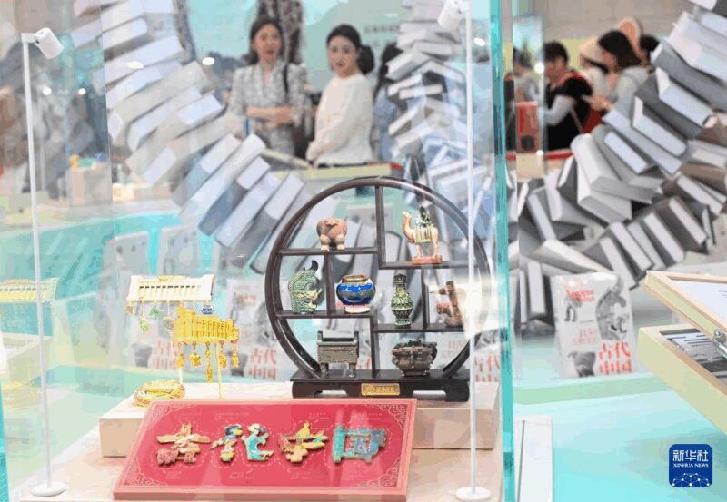 国博推出新书《思接千载：115件文物里的古代中国》缩略图中国题字网