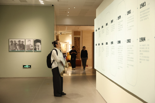 “纪念黄胄先生诞辰一百周年大型回顾展”在炎黄艺术馆盛大开幕插图16中国题字网