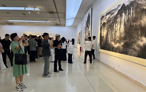 “黔山墨境——岳黔山中国画展”在河北石家庄展出插图2中国题字网
