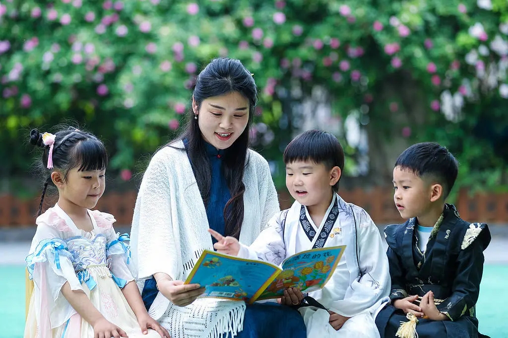教育部、中宣部启动实施全国青少年学生读书行动五大工程缩略图中国题字网