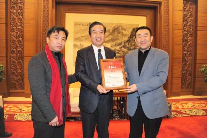 苏士澍与《百年巨匠》插图4中国题字网