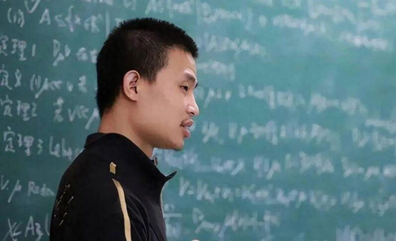 走近科学|张魁兴:“数学天才”韦东奕插图中国题字网 走近科学|张魁兴:“数学天才”韦东奕插图中国题字网
