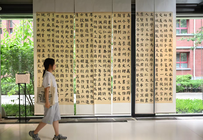 书法美术进校园 北京十一学校举办萧元书法展插图2中国题字网