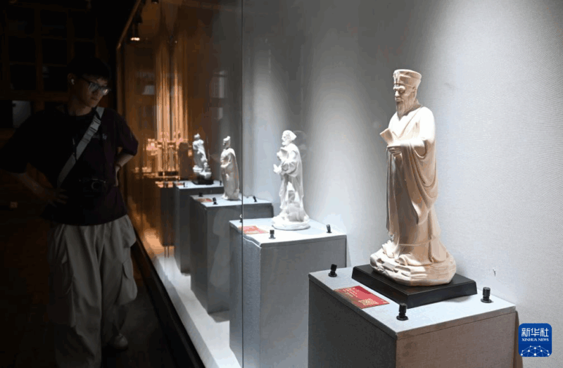 百余件德化陶瓷工艺美术作品亮相福州插图中国题字网
