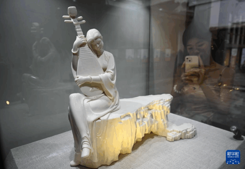 百余件德化陶瓷工艺美术作品亮相福州缩略图中国题字网