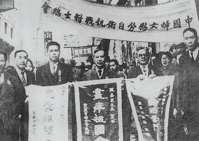 1940年陈嘉庚访问延安，目睹毛主席一个小动作，感叹：全世界仅有插图7中国题字网