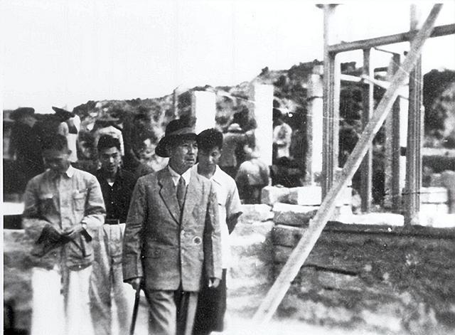 1940年陈嘉庚访问延安，目睹毛主席一个小动作，感叹：全世界仅有插图10中国题字网