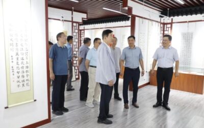 中国书法家协会名誉主席苏士澍一行莅临连云港市黄海路小学考察书法教育缩略图中国题字网