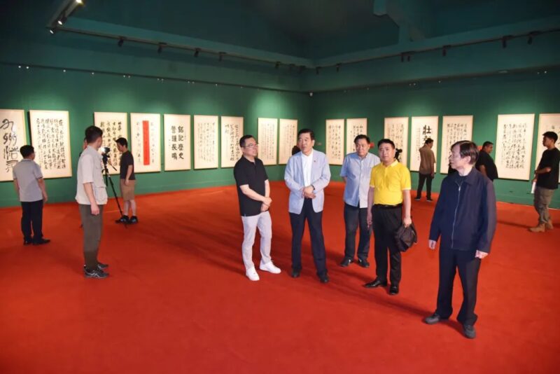 铁笔铭史 墨韵传薪——纪念中国人民抗日战争暨世界反法西斯战争胜利80周年书法展开幕插图9中国题字网