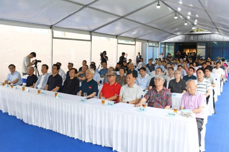 铁笔铭史 墨韵传薪——纪念中国人民抗日战争暨世界反法西斯战争胜利80周年书法展开幕插图1中国题字网
