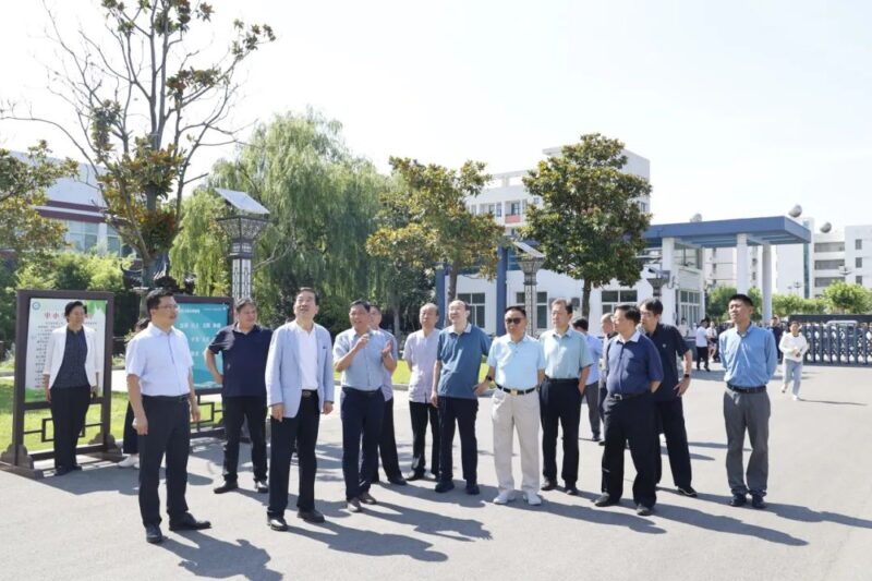 中国书法家协会名誉主席苏士澍一行莅临连云港市黄海路小学考察书法教育插图中国题字网