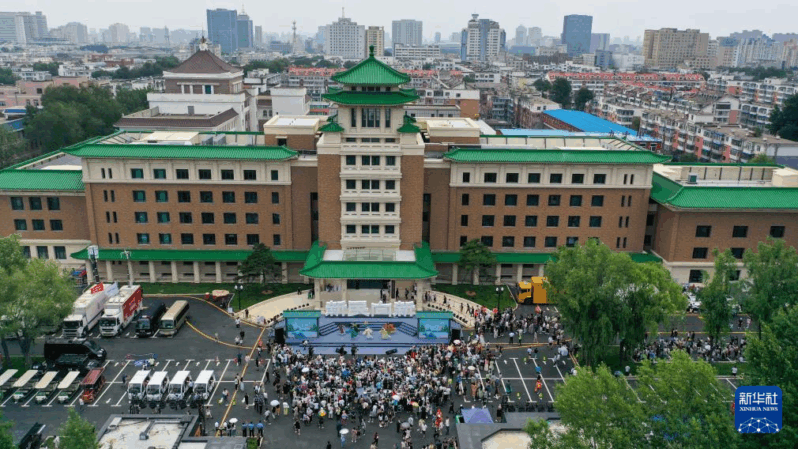 吉林首条中国历史文化名街——长春新民大街开街迎客插图1中国题字网