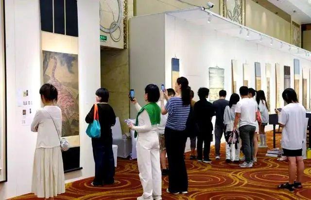 当代书画收藏：定制里的黑马插图1中国题字网