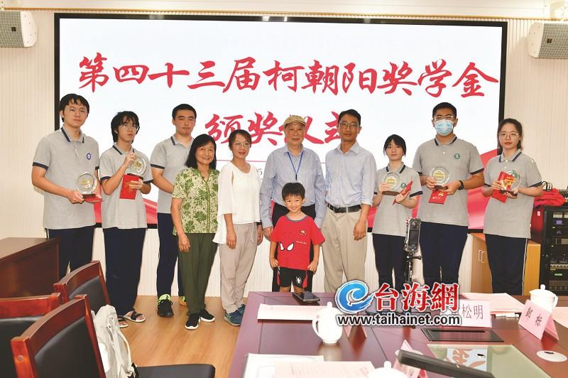 侨心映山河 赤子报家国——两位同安爱国华侨跨世纪的桑梓情插图1中国题字网