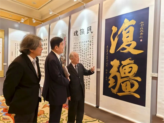 苏士澍在澳门出席纪念中国人民抗日战争胜利暨台湾光复80周年展插图2中国题字网 苏士澍在澳门出席纪念中国人民抗日战争胜利暨台湾光复80周年展插图2中国题字网