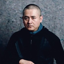 曾梵志.当代著名油画家｜在画布上探索灵魂的艺术人生缩略图中国题字网