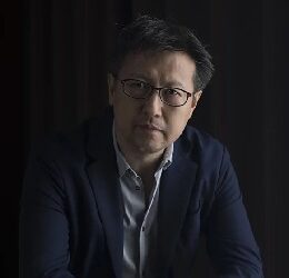 李贵君.著名油画家｜超写实人物油画艺术，细腻典雅缩略图中国题字网