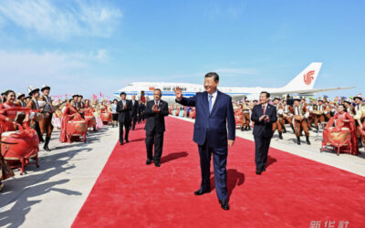 习近平率中央代表团抵达乌鲁木齐出席新疆维吾尔自治区成立70周年庆祝活动缩略图中国题字网