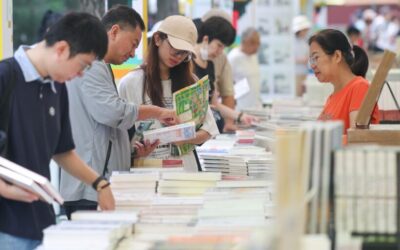 “我与地坛”书市3天吸引18万人次缩略图中国题字网