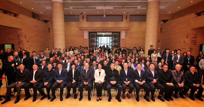 湖北省美术院“扎根人民60年——湖北省美术院艺术展”中国美术馆展出插图中国题字网