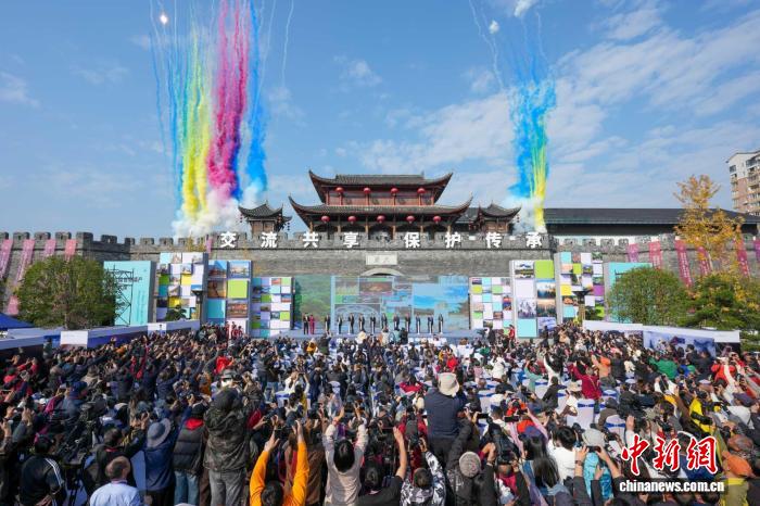 中国·张家界第三届世界遗产摄影大展启幕插图中国题字网 中国·张家界第三届世界遗产摄影大展启幕插图中国题字网