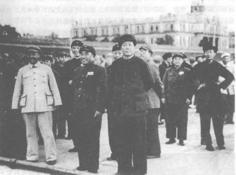 历史故事｜人民英雄纪念碑的设计建造过程及碑文题字插图1中国题字网