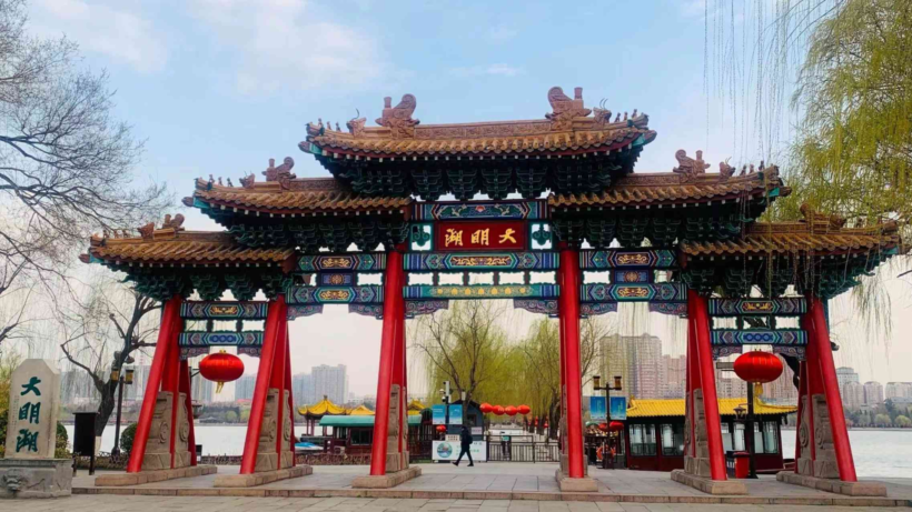 古代金字招牌|大明湖:泉城名湖,“大明湖” 匾的书法故事插图中国题字网 古代金字招牌|大明湖:泉城名湖,“大明湖” 匾的书法故事插图中国题字网