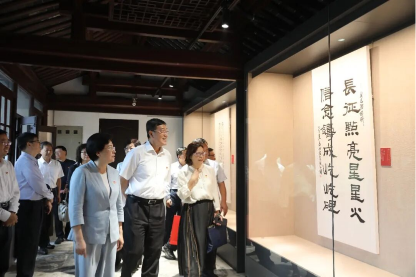 “雄关漫道真如铁”纪念红军长征胜利90周年主题书画邀请展启幕插图中国题字网 “雄关漫道真如铁”纪念红军长征胜利90周年主题书画邀请展启幕插图中国题字网